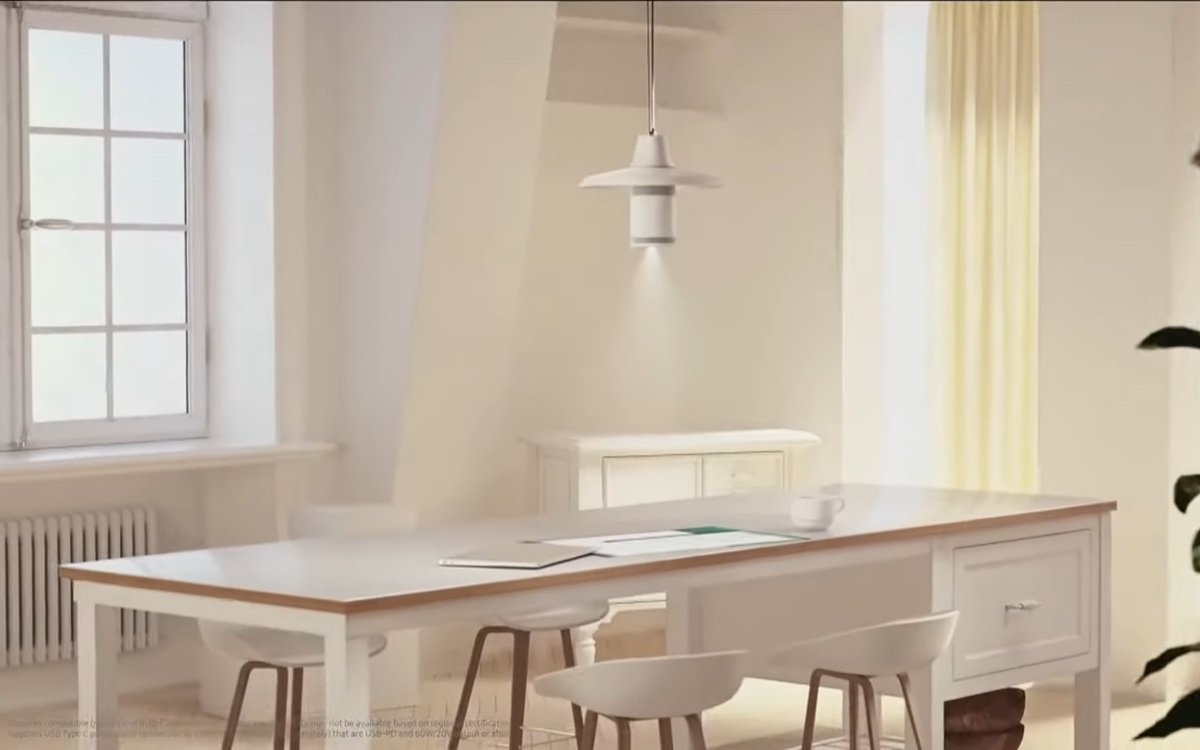 Samsung The Freestyle integrated into a lamp socket (Image: Samsung)