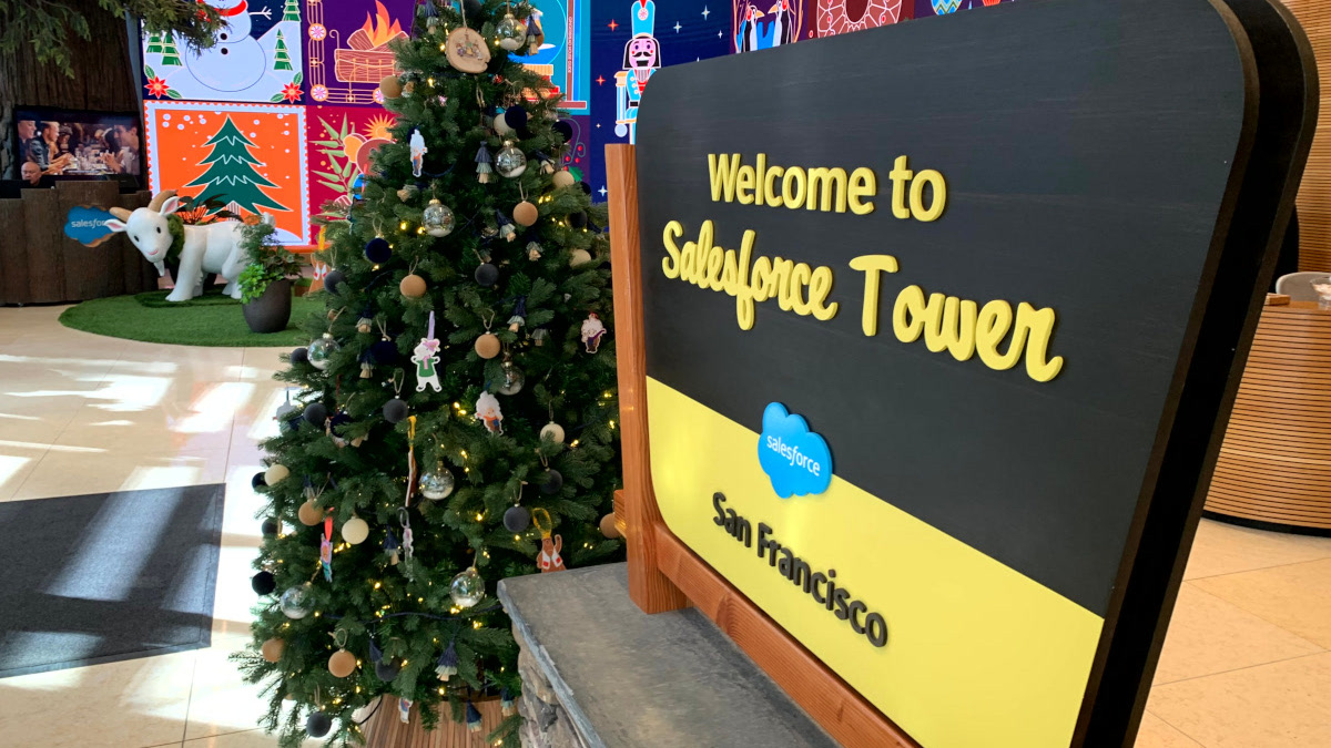 Salesforce: Lobby Turned Christmas Market - Christmas in the Salesforce lobby (Image: invidis) Christmas in the Salesforce lobby (Image: invidis)