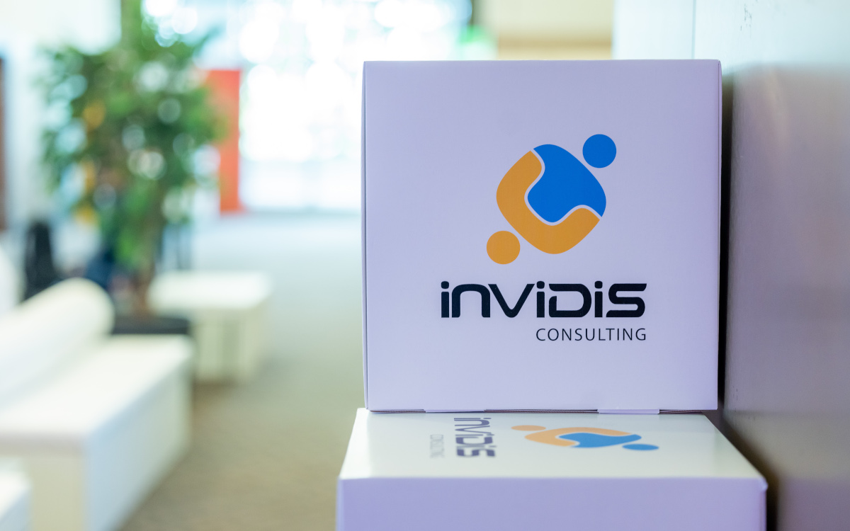 Opinion: Don't be late to the DooH party (Image: invidis)