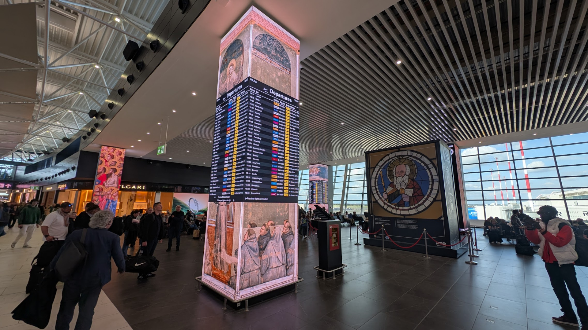 Pillars of Art: Art Meets Data - Pillars of Art at Rome Airport (Image: invidis) Pillars of Art at Rome Airport (Image: invidis)