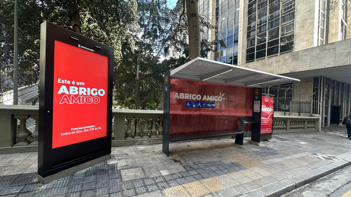 DooH’s Night Shift: From Billboard to Bodyguard - DooH Turned Security Companion by Night (Image: Eletromidia) DooH Turned Security Companion by Night (Image: Eletromidia)