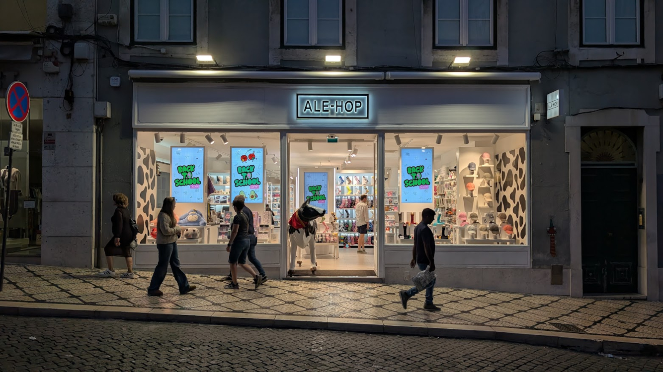Omdia Forecasts Decline: What It Means for Digital Signage - Screens are everywhere - Ale Hop in Lisbon (Image: invidis) Screens are everywhere - Ale Hop in Lisbon (Image: invidis)