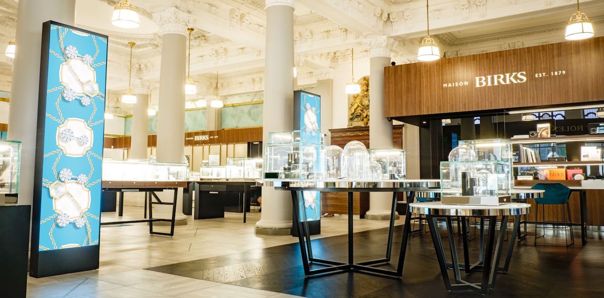 Stretch LCD Columns Bring Digital Branding To Flagship Jewelry Chain Stores