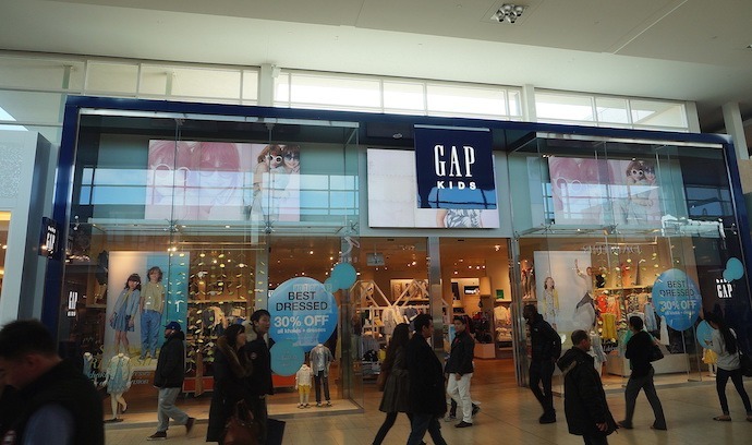Projects: Video Walls As Retail Store Banners For Gap