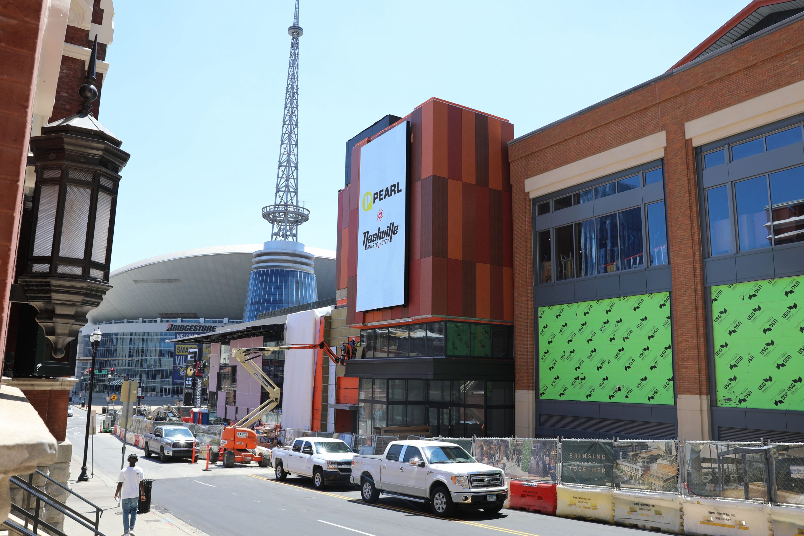 Pearl Media Lights Up DOOH Network In Nashville’s Teeming Entertainment District