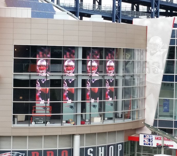 Projects: NFL’s Patriots Add Interactive LED Towers To Game-Day Experience
