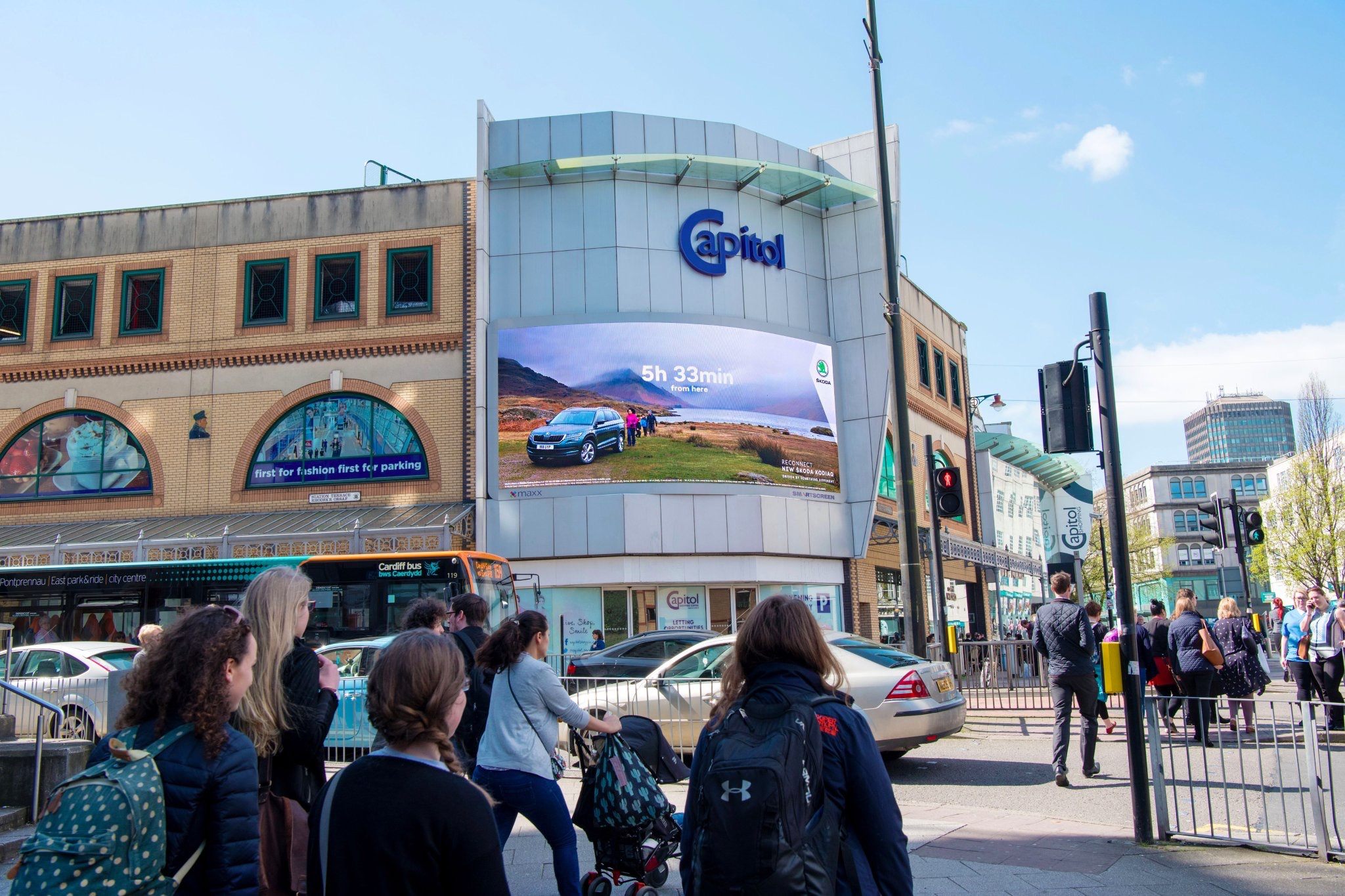 Skoda Nudges UK Getaways On Digital Bilboards, Using GPS, Real-Time Traffic Data