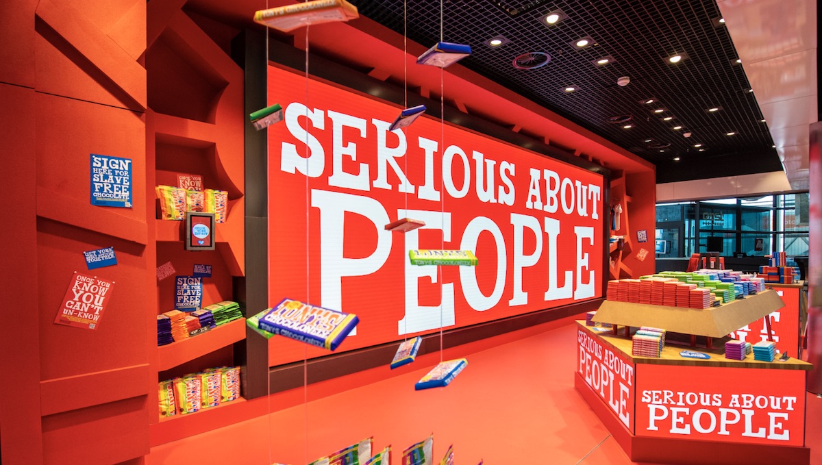 Store-filling LED Wall Lights Up Chocolate Ship in Schiphol Airport