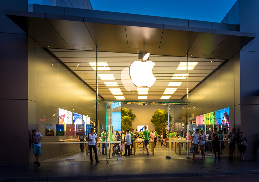 Two Keys To Creating Unforgettable Customer Experiences, In Any Physical Environment