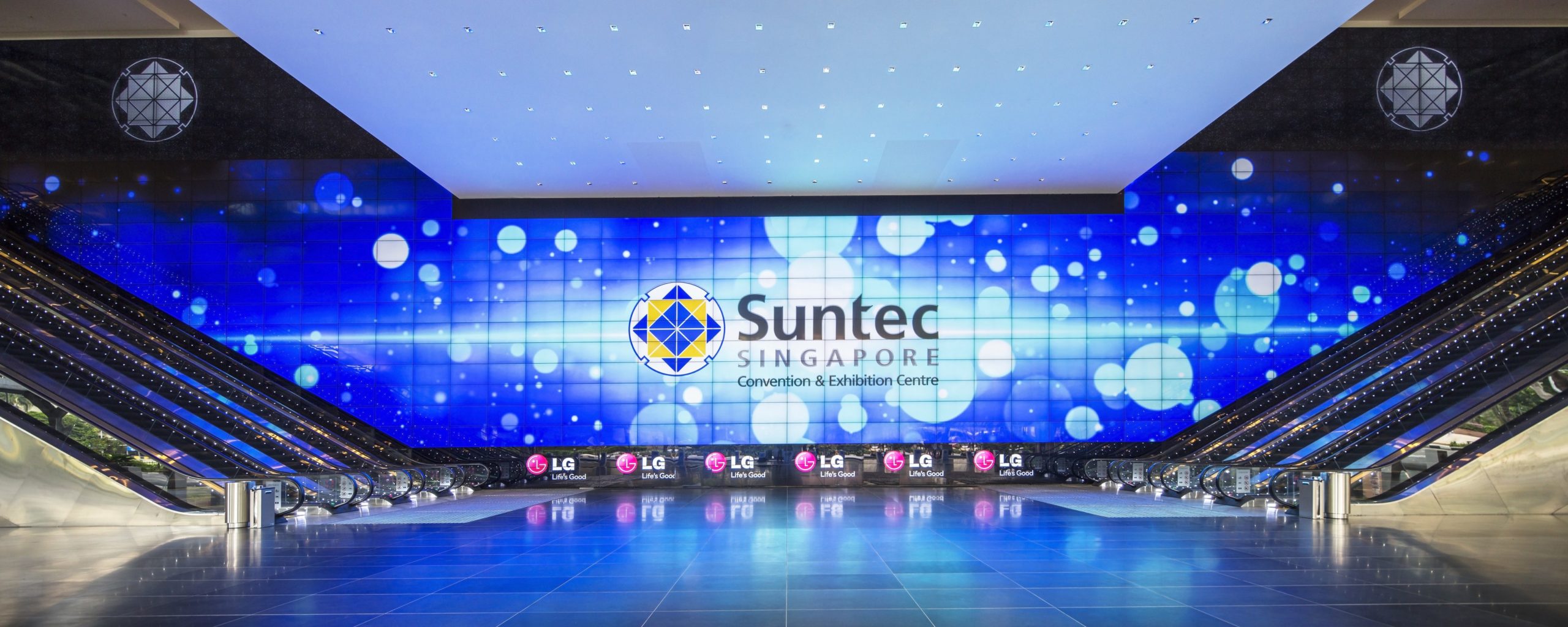 Projects: The Big Picture 664-Panel Video Wall In Singapore