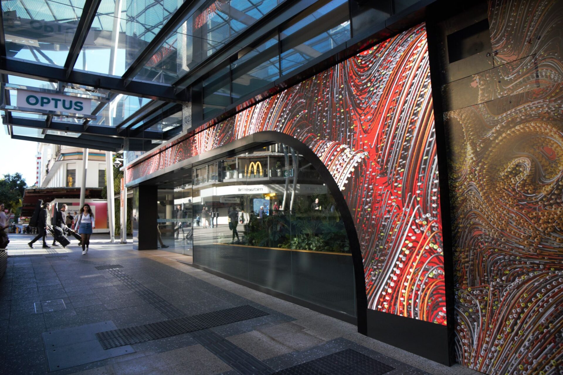 Brisbane Telecoms Retailer’s Corner Storefront Features Twin LED Arches