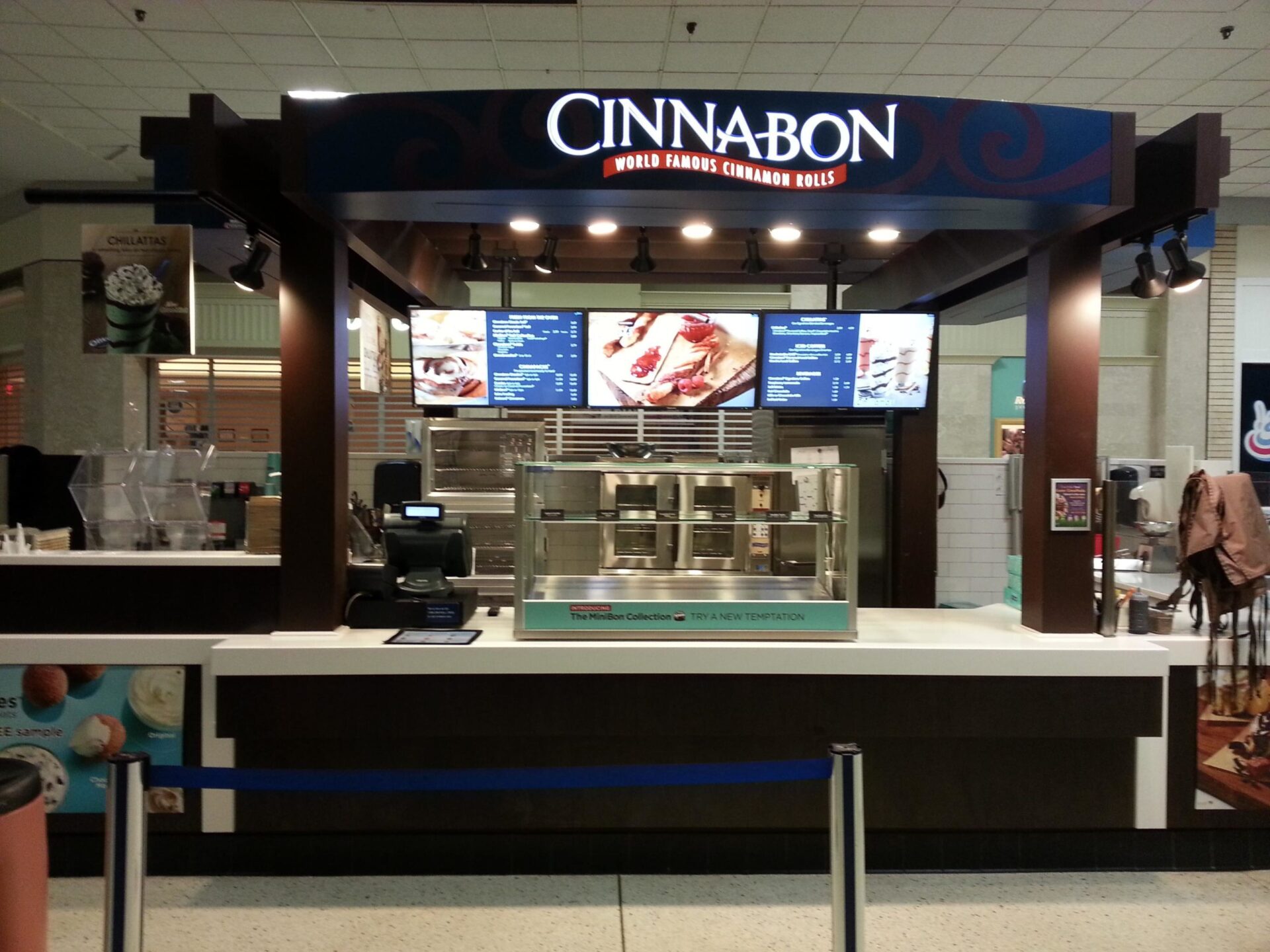 Projects: Cinnabon Reimages Stores With Digital Menus