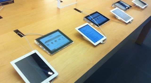 Apple Reported To Be Dumping iPads As In-Store Smart Signs