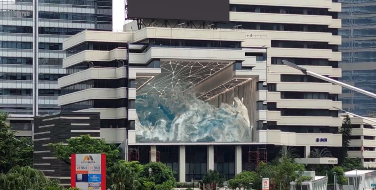 Jakarta LED Billboard Mimics Surroundings To Create 3D Visuals