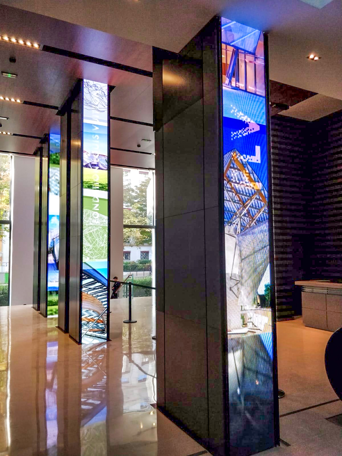 Six Fine-Pitch LED Columns Welcome Visitors To Louis Vuitton Foundation