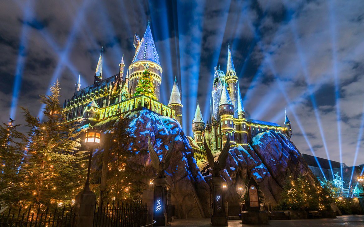 Hogwarts Castle Gets Projection-Mapped For Christmas