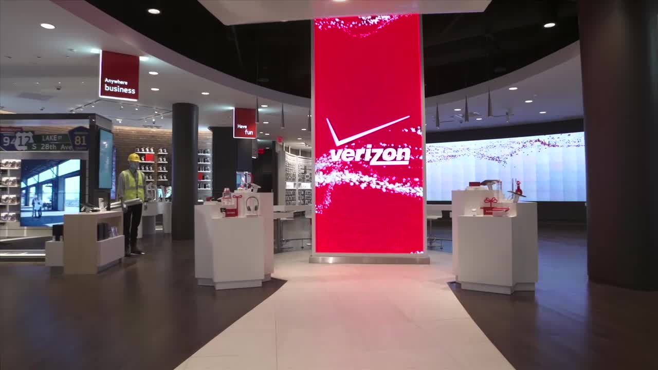 Projects: Verizon Opens Over The Top Destination Store