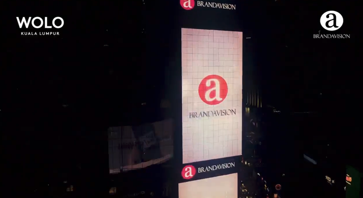 Giant Robotic “3D” LED Board Lights Up In Kuala Lumpur