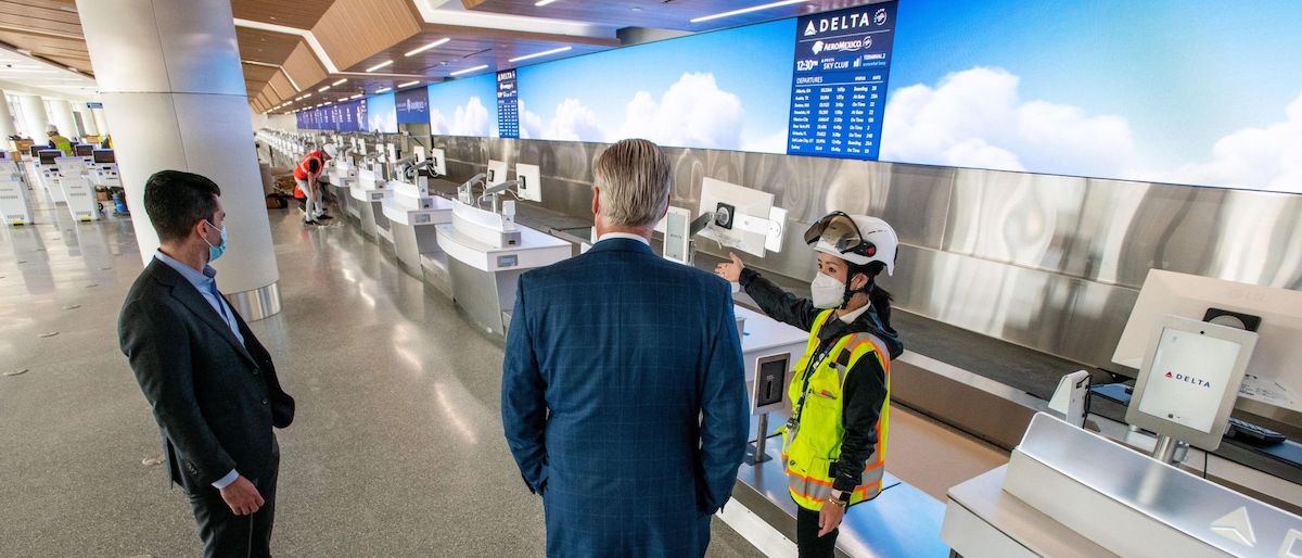 Delta Airlines Adds 250-Foot LED Ribbon To Its LAX Check-in Experience