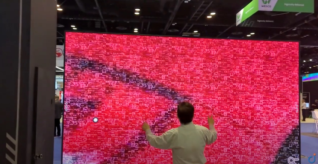 Just Keep Zooming In On Visuals With This Large Format Interactive Display Software