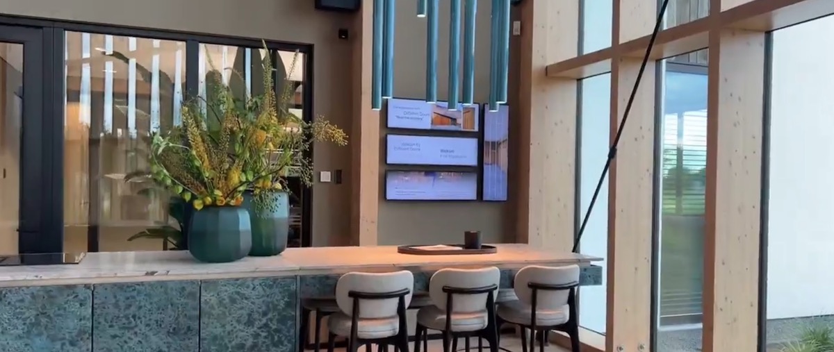 How A Dutch Firm Uses Digital Signage And Interactive Displays To Sell High-End Garage Doors