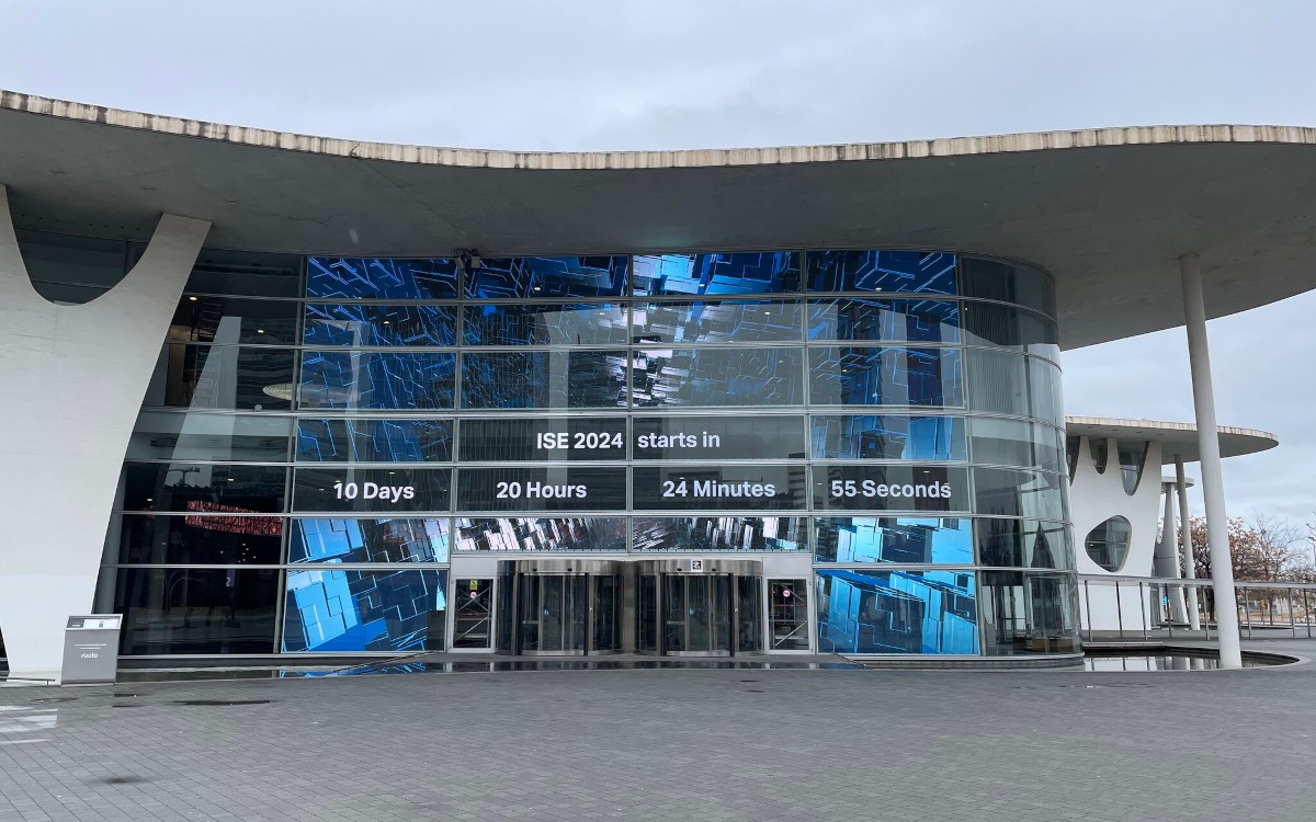 Barcelona Host Venue For ISE Switches On 193 Sq. Meter LED For Glass Entryway Curtain Wall