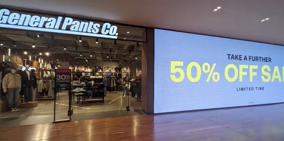 Aussie Apparel Retailer Makes Its Mall Facade A Digital Billboard -