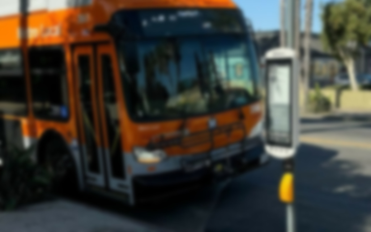 E-paper-based information displays at LA Metro bus stops (Image: Papercast)